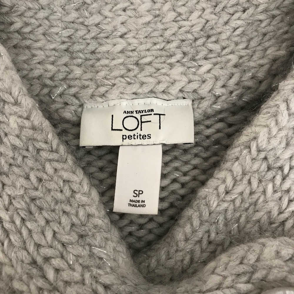 Ann Taylor Loft. Super cute and comfortable - Picture 3 of 3